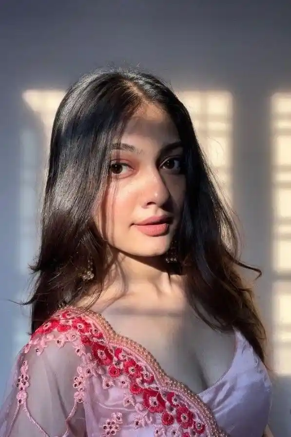 attitude girl dp car