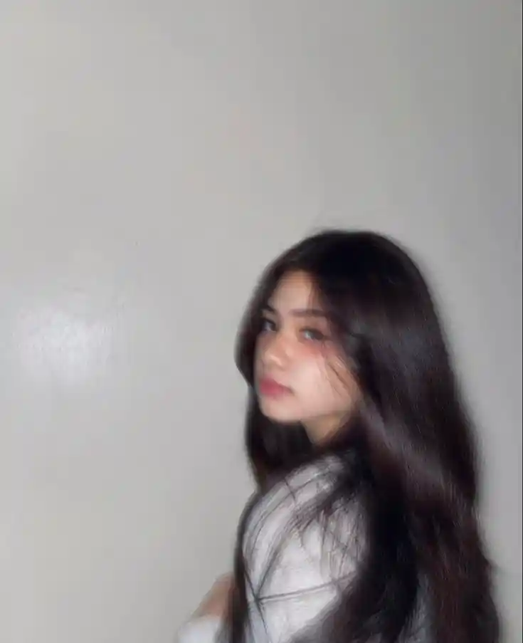 simple real girl pic