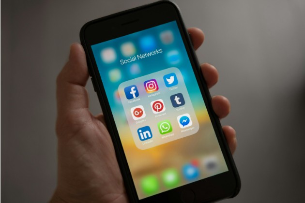 The Bitcoin Mood Board: How Social Media Images Reflect Market Sentiment
