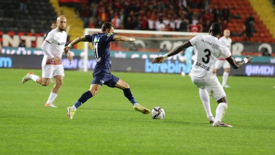 Top 5 Football Matches That Ended in Pure Chaos