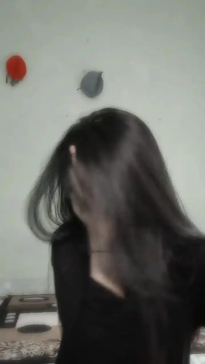 black blur girl dp