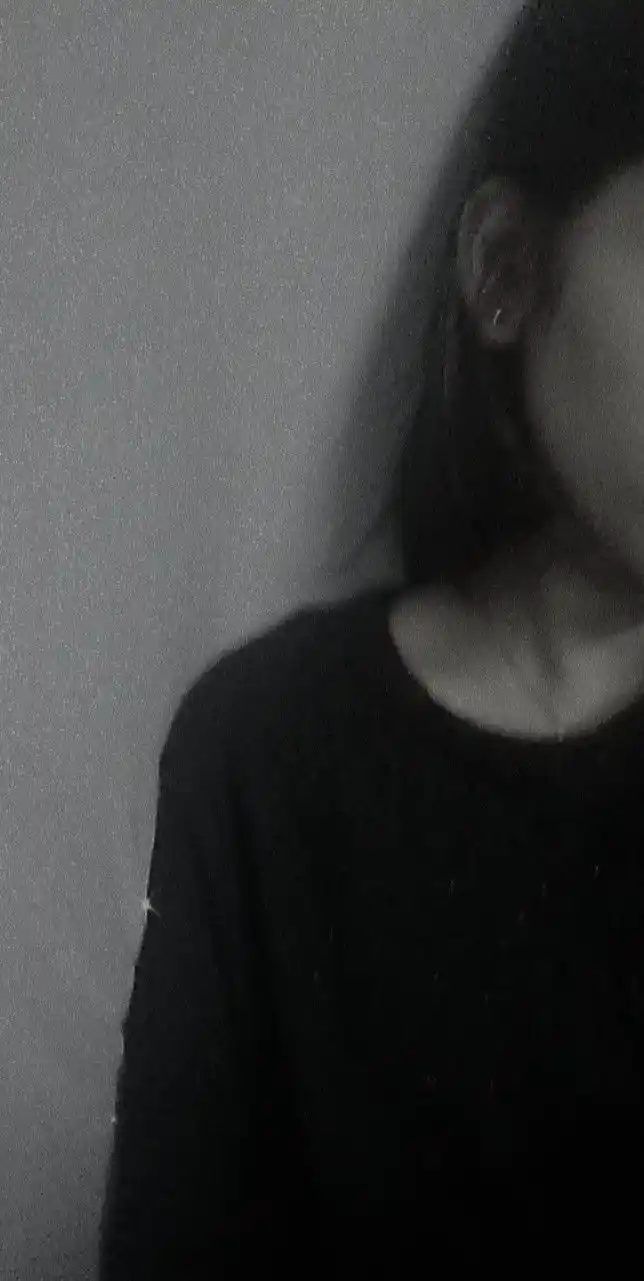 girl blurred face