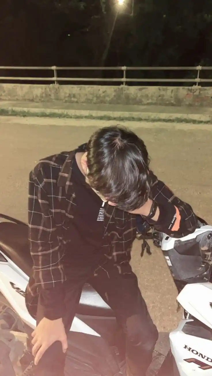 sad boy dp broken heart 1